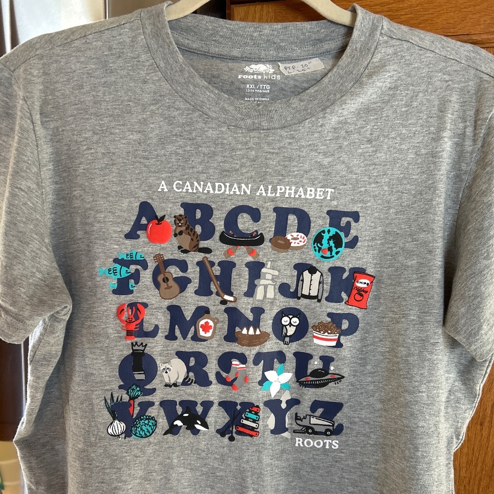 KID’S / Women Roots “A Canadian Alphabet” T-Shirt NWOT